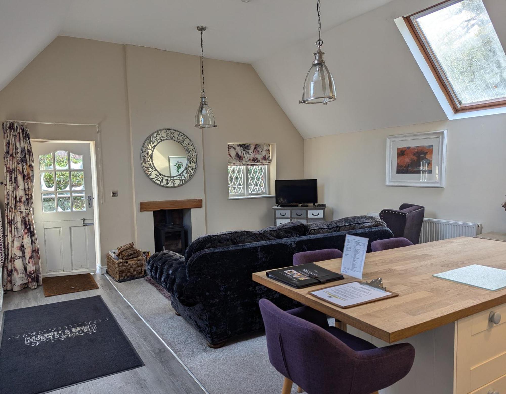 The Coach House Apartment At Cefn Tilla Court, Usk Exterior photo